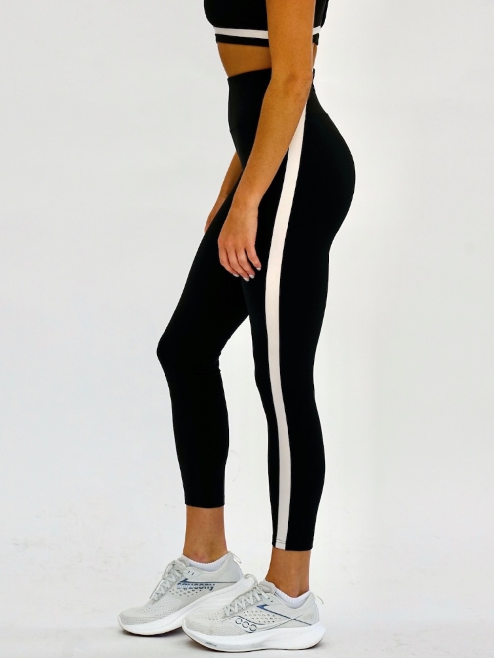 Seaav Sculpt Leggings in Onyx (Black) and White | Size XS